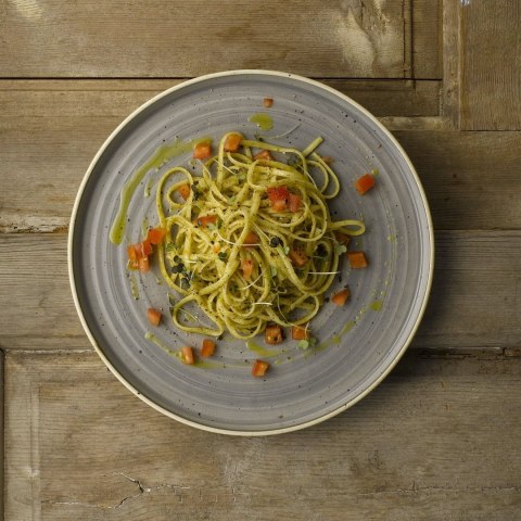 Talerz organiczny z wysokim rantem Stonecast Peppercorn Grey, 230mm Churchill