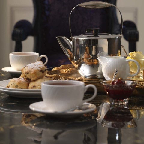 Mlecznik Spyro z uchwytem 142.5 ml Steelite