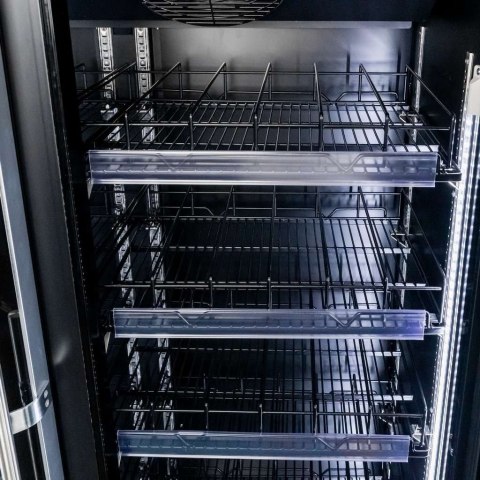 Witryna chłodnicza 3 drzwiowa 1200l Diego R168 Prestige black LED MTP006354