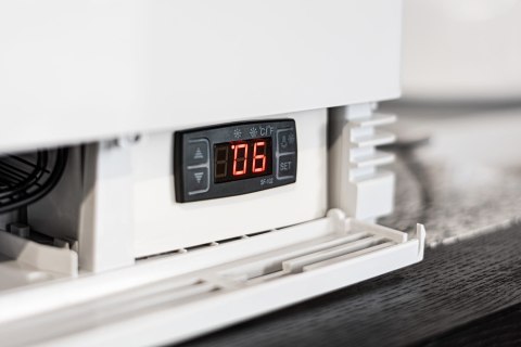 Witryna chłodnicza cukiernicza nablatowa biała 78 l Resto Quality RT82WE