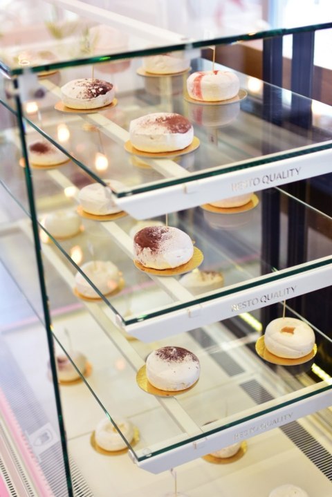 Witryna cukiernicza chłodnicza Bianco podświetlany cokół Resto Quality DOLCE VISIONE 1300 W5 BIANCO