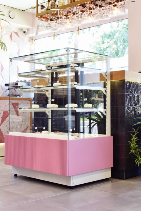 Witryna cukiernicza chłodnicza Premium Bianco białe wnętrze Resto Quality DOLCE VISIONE 900 W2 BIANCO