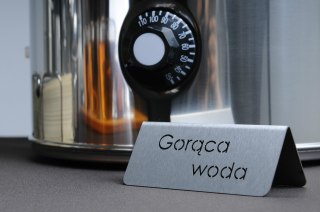 Tabliczki informacyjne "gorąca woda / herbata / kawa"