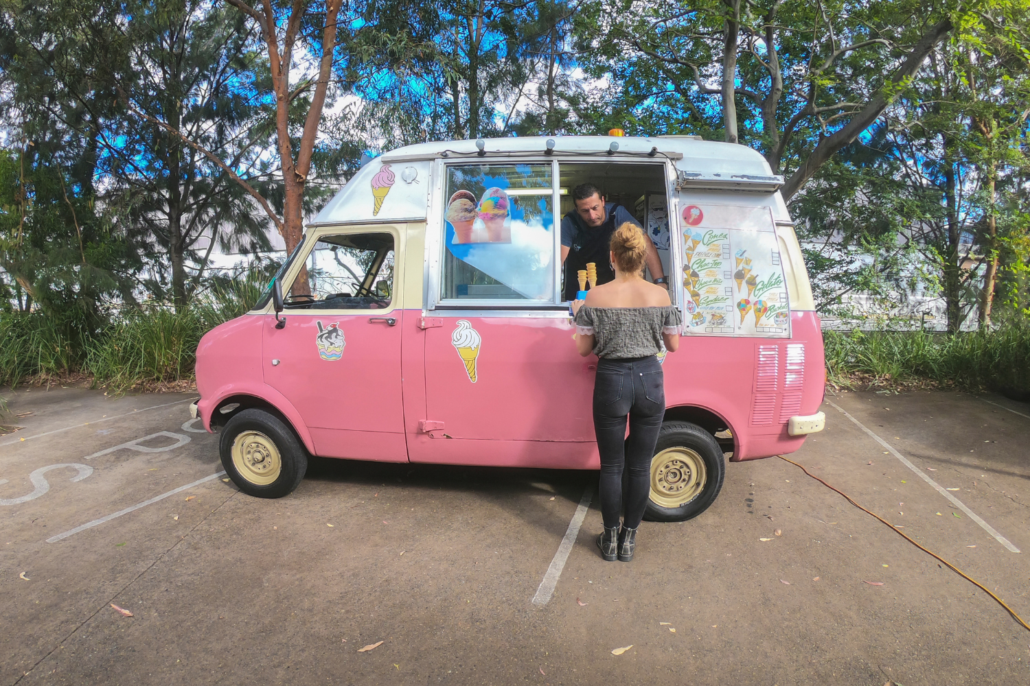 Wyposażenie i sprzęt gastronomiczny do foodtrucka – co warto wybrać?